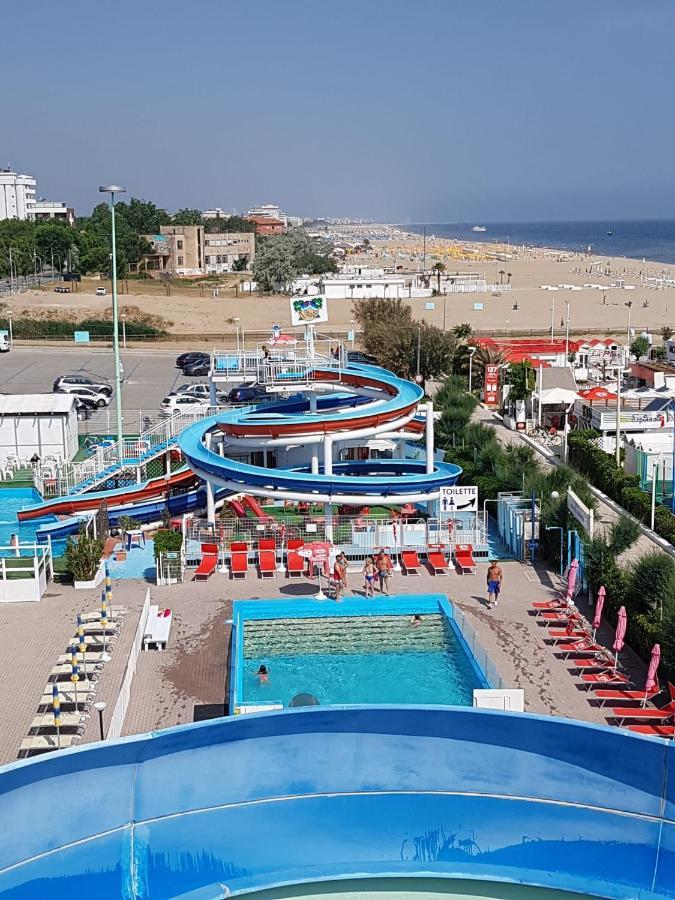 Hotel Monti Riccione Luaran gambar