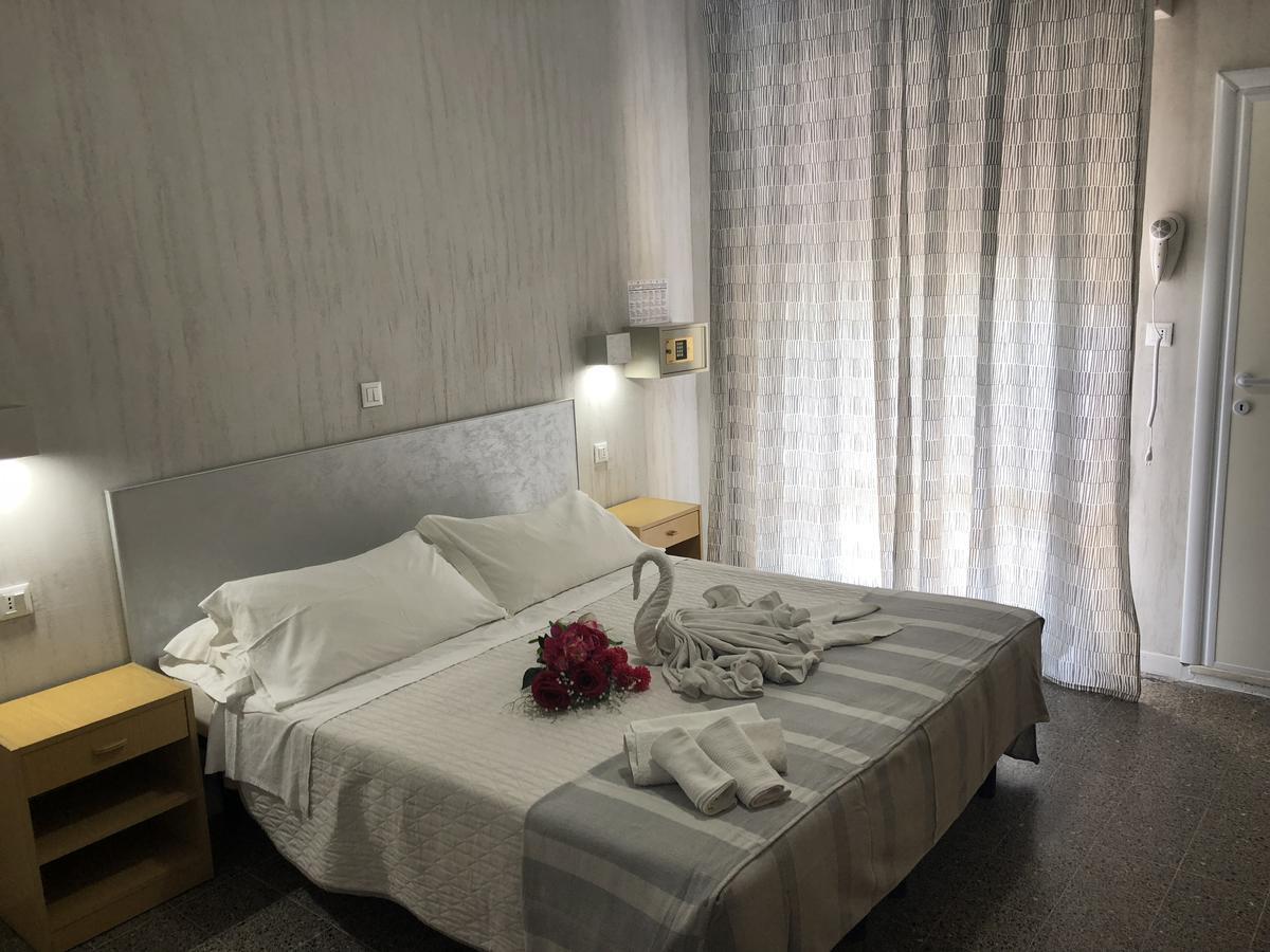 Hotel Monti Riccione Luaran gambar