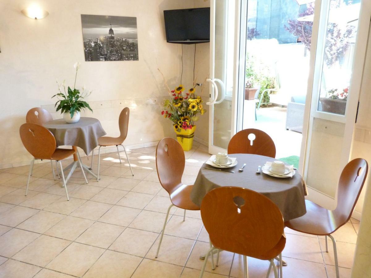 Hotel Monti Riccione Luaran gambar
